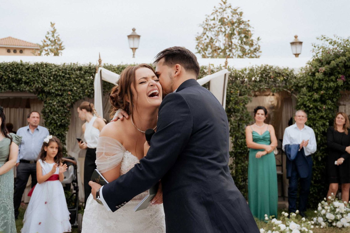 Momento spontaneo durante cerimonia · reportage matrimonio Roma