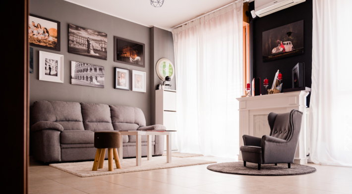 Interni studio fotografico Roma — area accoglienza clienti